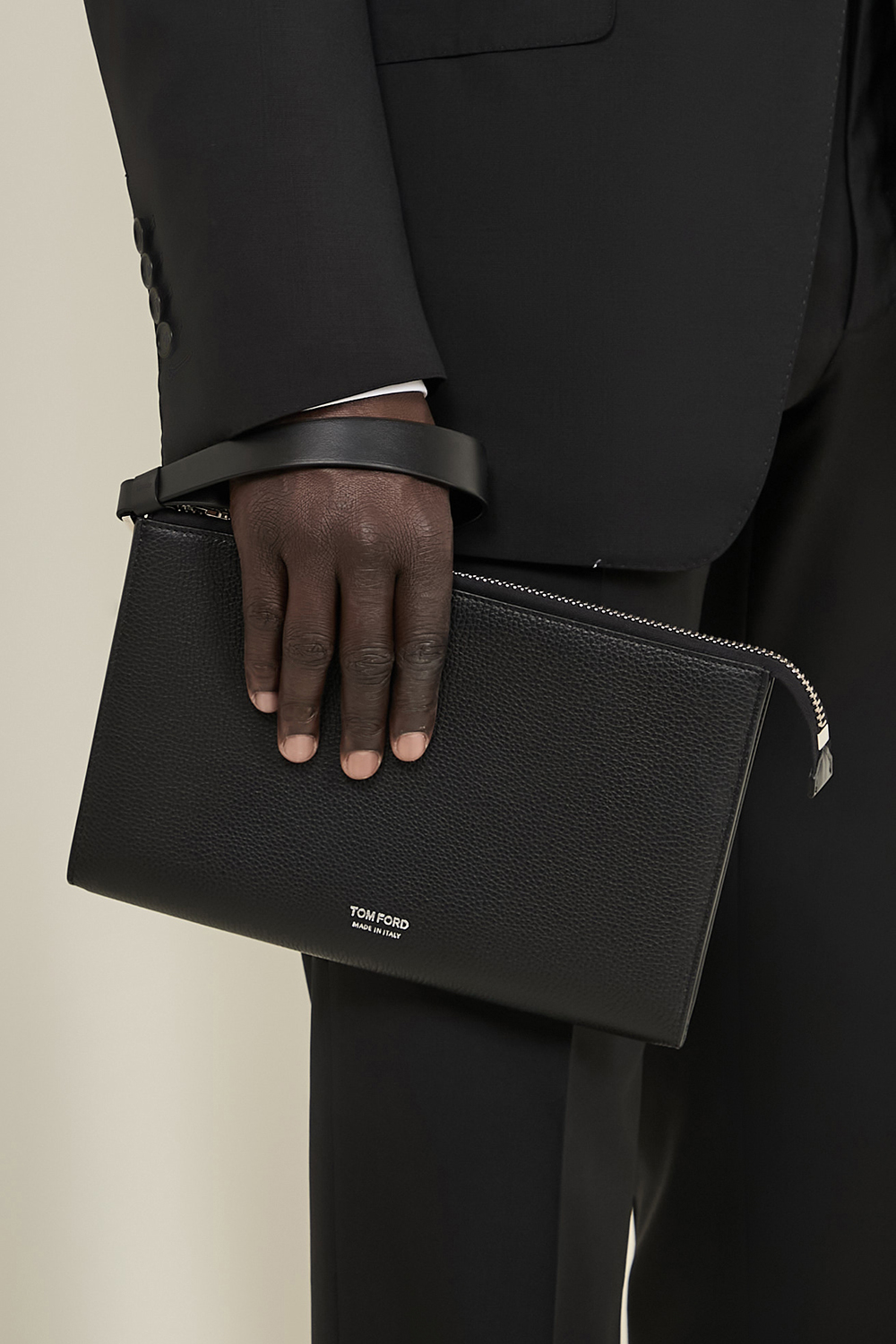 תמונת כל הלוק של תיק קלאץ'